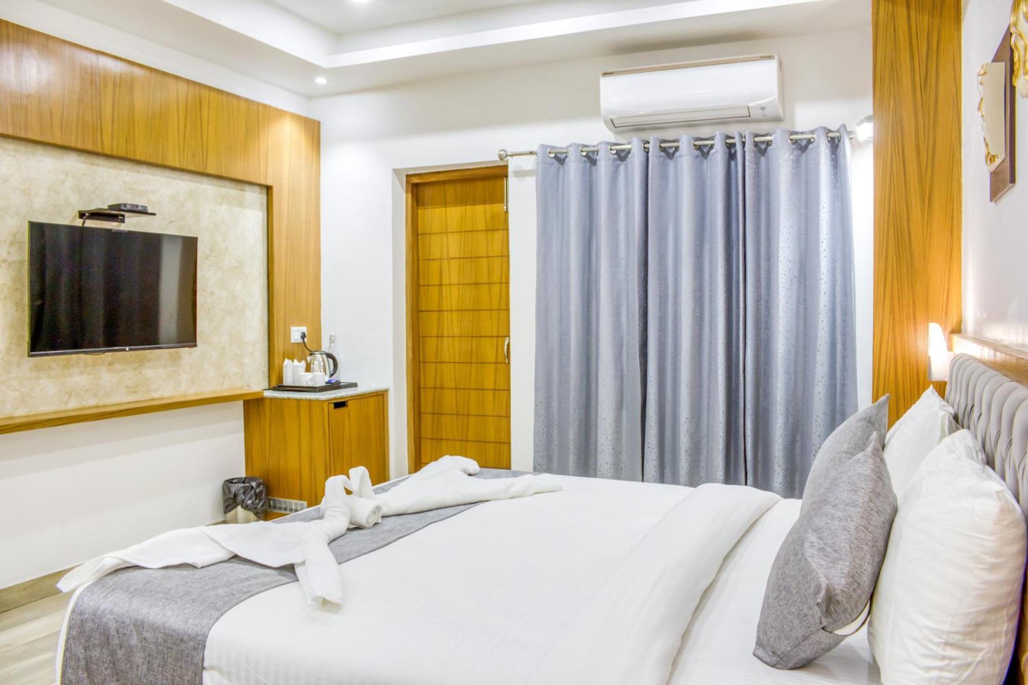 Zip By Spree Hotels Grand Legacy Prime Dehradun Bagian luar foto