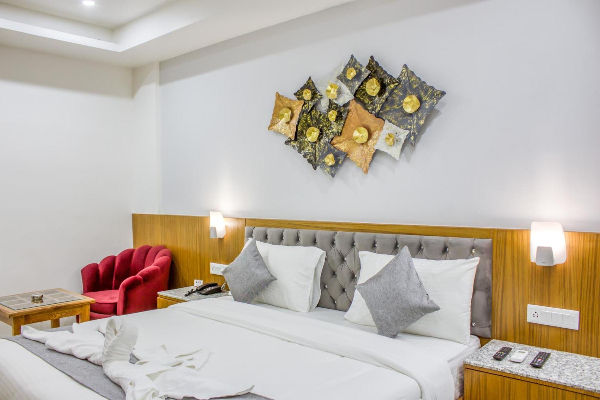 Zip By Spree Hotels Grand Legacy Prime Dehradun Bagian luar foto